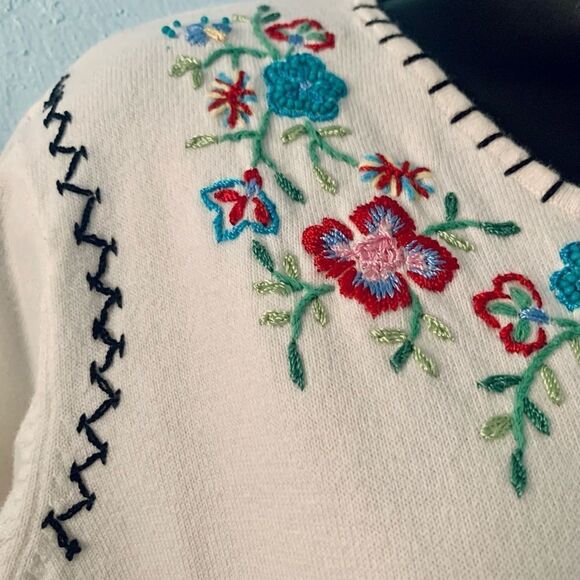 White Stag Boho Cream Floral Embroidered Knit Sweater Top. Size Large - Picture 6 of 11